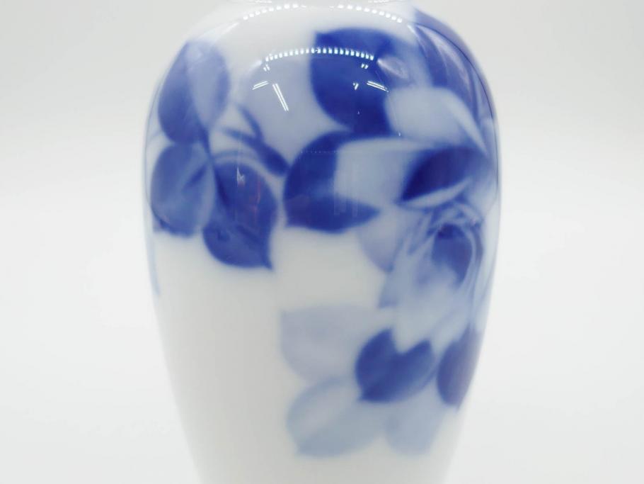 大倉陶園(OKURA、OAC)　金蝕カトレア 高さ 約27cm/ブルーローズ 高さ 約15cm　気品漂う花瓶2点セット(バラ、薔薇、金彩、花生け、花器、花入、フラワーベース、白磁)(R-079613)