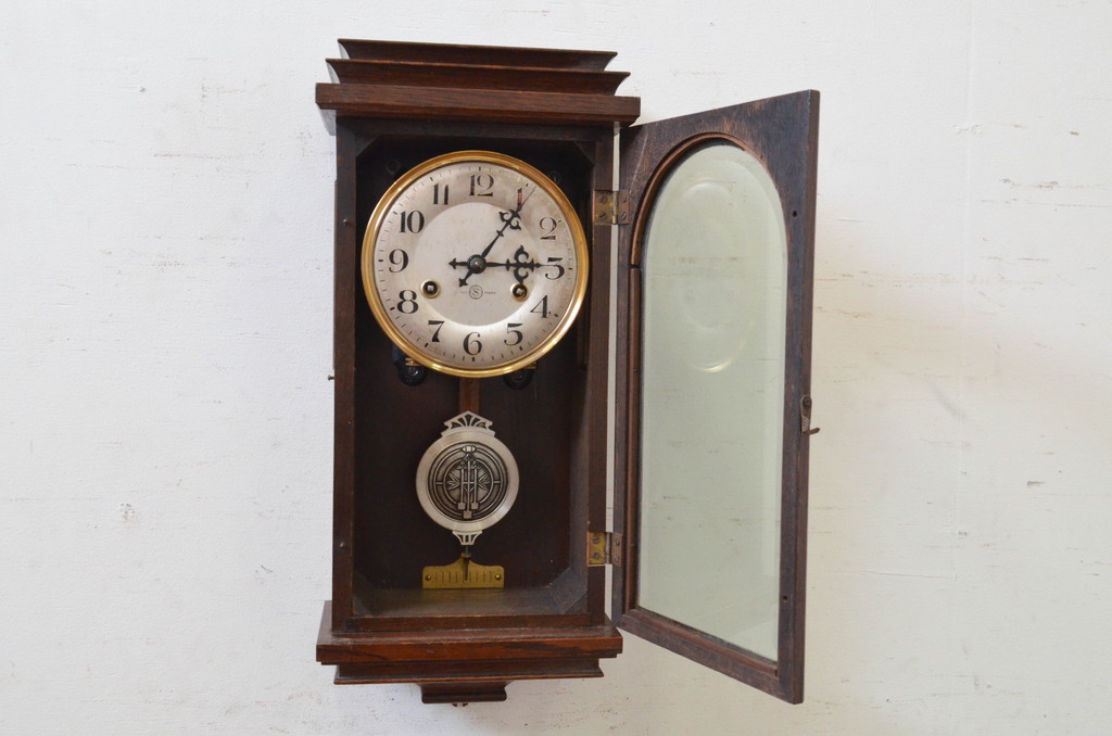 和製アンティーク　TRADE MARK(トレードマーク)　レトロモダン　振り子デザインが特徴的な掛け時計(柱時計、古時計、振り子時計)(R-072261)