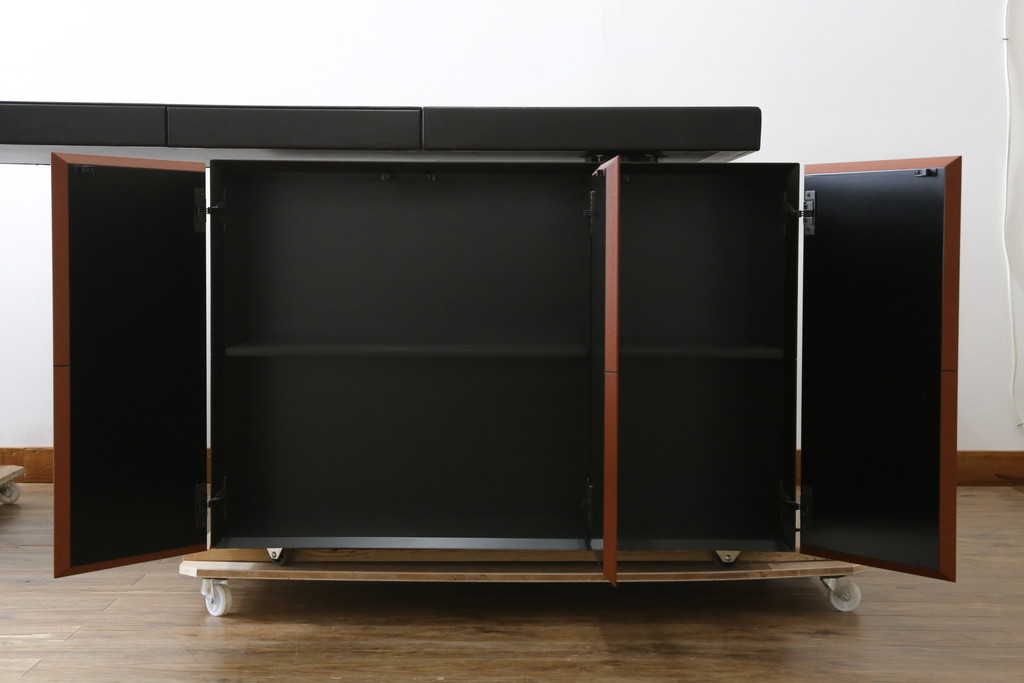 中古　美品　イタリア製　IDC大塚家具取り扱い　POLTRONA FRAU(ポルトローナ・フラウ)　Massimo Vignelli(マッシモ・ヴィネッリ)デザイン　本革(レザー)の醸し出す高級感と都会的なデザインがおしゃれなエグゼクティブデスク(片袖机、片袖デスク、ワークデスク、L字デスク、事務机、作業台、ワークテーブル、在宅用、在宅ワーク用)(R-079280)