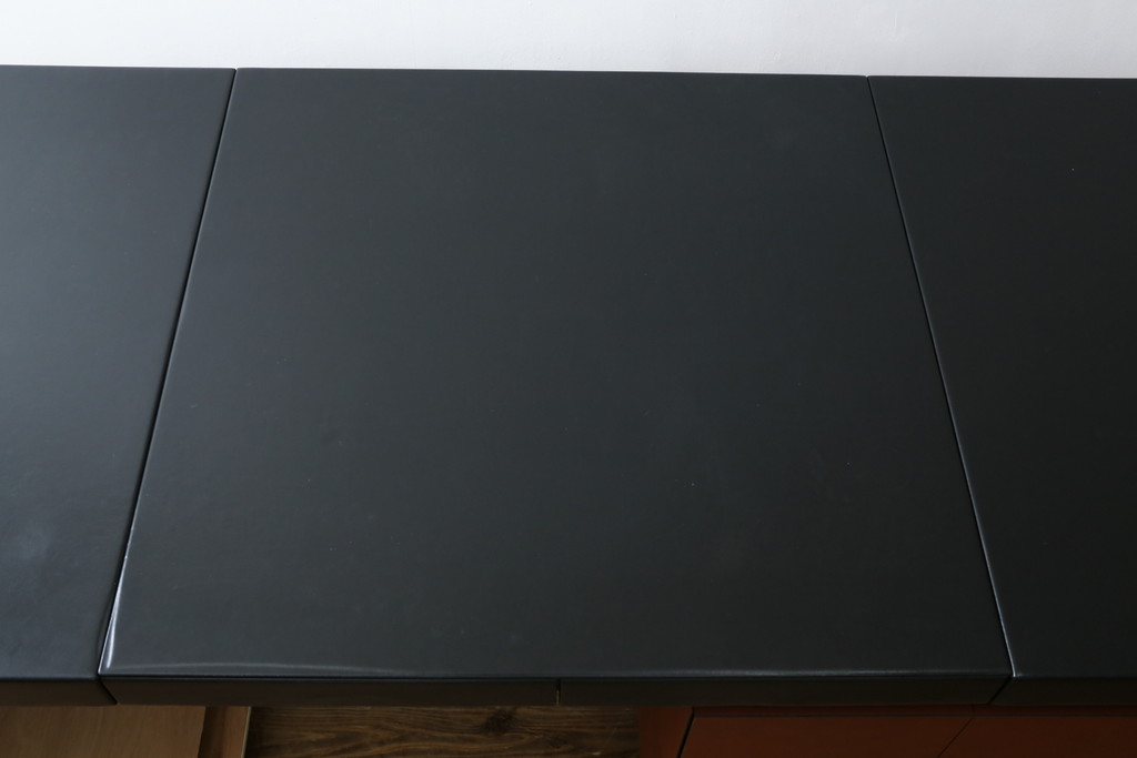 中古　美品　イタリア製　IDC大塚家具取り扱い　POLTRONA FRAU(ポルトローナ・フラウ)　Massimo Vignelli(マッシモ・ヴィネッリ)デザイン　本革(レザー)の醸し出す高級感と都会的なデザインがおしゃれなエグゼクティブデスク(片袖机、片袖デスク、ワークデスク、L字デスク、事務机、作業台、ワークテーブル、在宅用、在宅ワーク用)(R-079280)