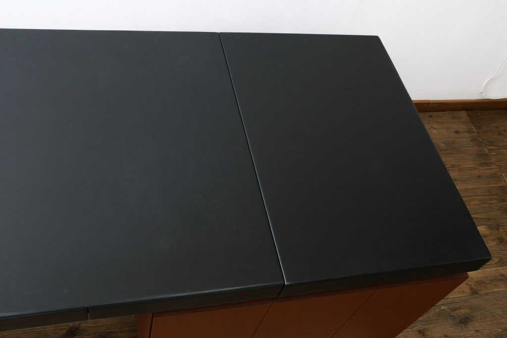中古　美品　イタリア製　IDC大塚家具取り扱い　POLTRONA FRAU(ポルトローナ・フラウ)　Massimo Vignelli(マッシモ・ヴィネッリ)デザイン　本革(レザー)の醸し出す高級感と都会的なデザインがおしゃれなエグゼクティブデスク(片袖机、片袖デスク、ワークデスク、L字デスク、事務机、作業台、ワークテーブル、在宅用、在宅ワーク用)(R-079280)