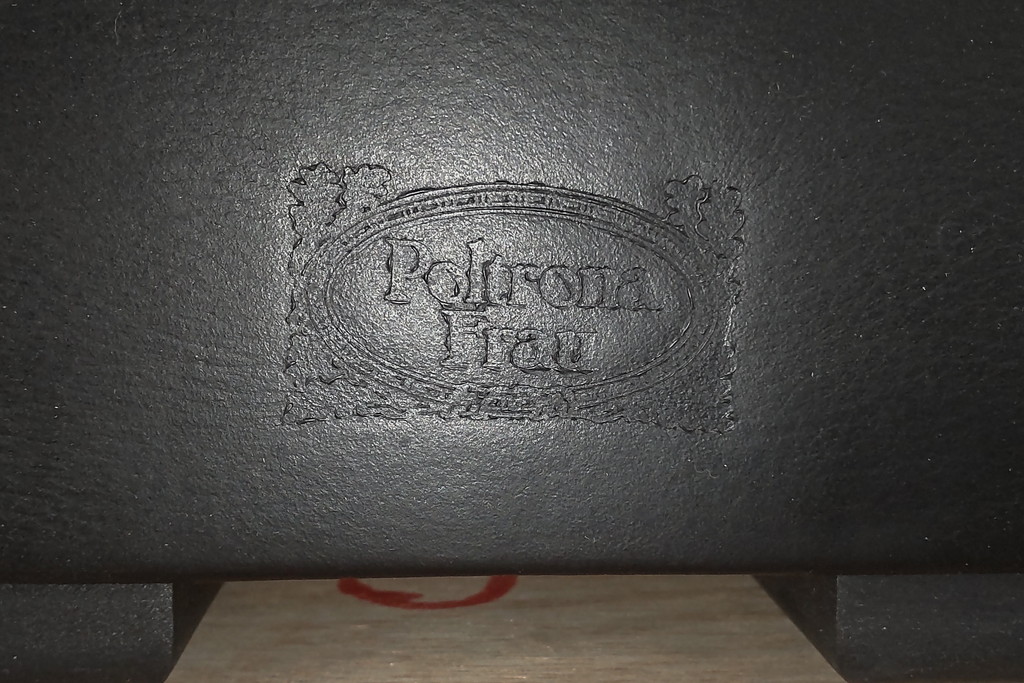 中古　美品　イタリア製　IDC大塚家具取り扱い　POLTRONA FRAU(ポルトローナ・フラウ)　Massimo Vignelli(マッシモ・ヴィネッリ)デザイン　本革(レザー)の醸し出す高級感と都会的なデザインがおしゃれなエグゼクティブデスク(片袖机、片袖デスク、ワークデスク、L字デスク、事務机、作業台、ワークテーブル、在宅用、在宅ワーク用)(R-079280)