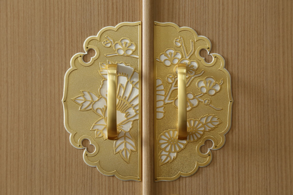 中古　美品　国産　職人手造り　繊細で美しい金具が品の良さを高める総桐箪笥(桐たんす、整理箪笥、和タンス、着物箪笥、衣装箪笥、収納たんす、引き出し、衣装盆)(R-079451)
