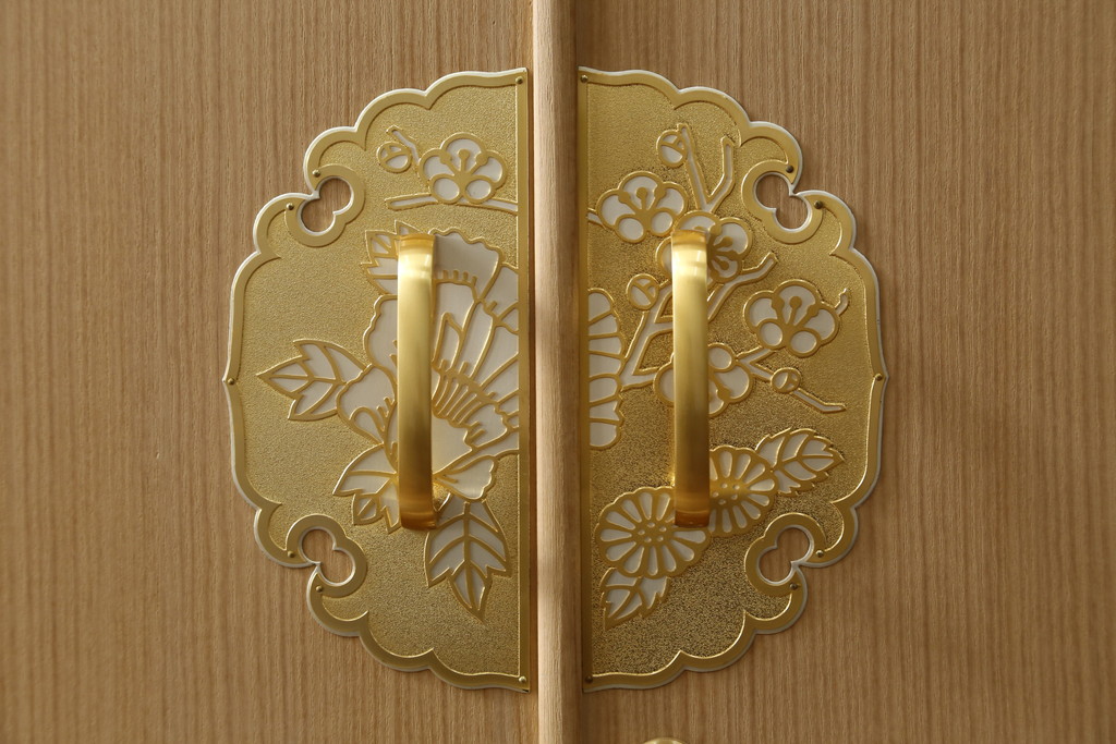 中古　美品　国産　職人手造り　繊細で美しい金具が品の良さを高める総桐箪笥(桐たんす、整理箪笥、和タンス、着物箪笥、衣装箪笥、収納たんす、引き出し、衣装盆)(R-079451)