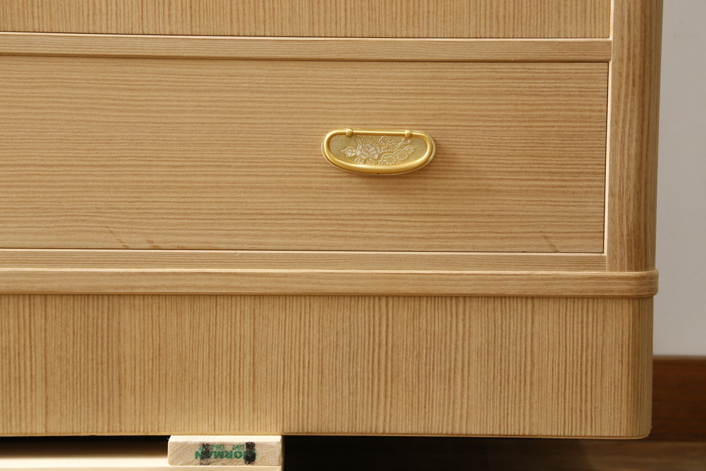 中古　美品　国産　職人手造り　繊細で美しい金具が品の良さを高める総桐箪笥(桐たんす、整理箪笥、和タンス、着物箪笥、衣装箪笥、収納たんす、引き出し、衣装盆)(R-079451)