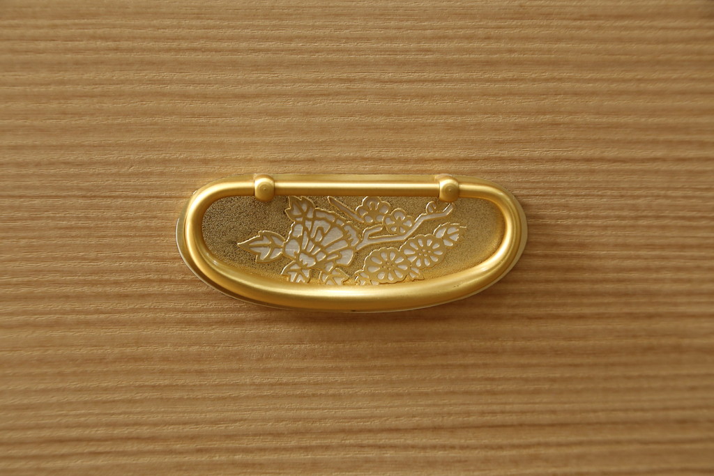 中古　美品　国産　職人手造り　繊細で美しい金具が品の良さを高める総桐箪笥(桐たんす、整理箪笥、和タンス、着物箪笥、衣装箪笥、収納たんす、引き出し、衣装盆)(R-079451)