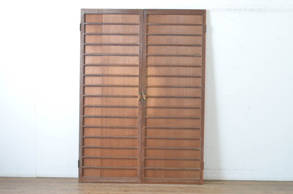 アンティーク建具　昭和初期　上手物!!　美しい柾目が魅力の両開き舞良戸扉一対(2枚セット、まいらど、板戸、ドア)(R-065075)