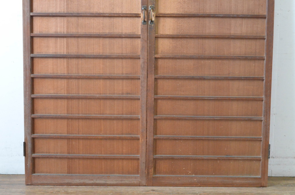 アンティーク建具　昭和初期　上手物!!　美しい柾目が魅力の両開き舞良戸扉一対(2枚セット、まいらど、板戸、ドア)(R-065075)