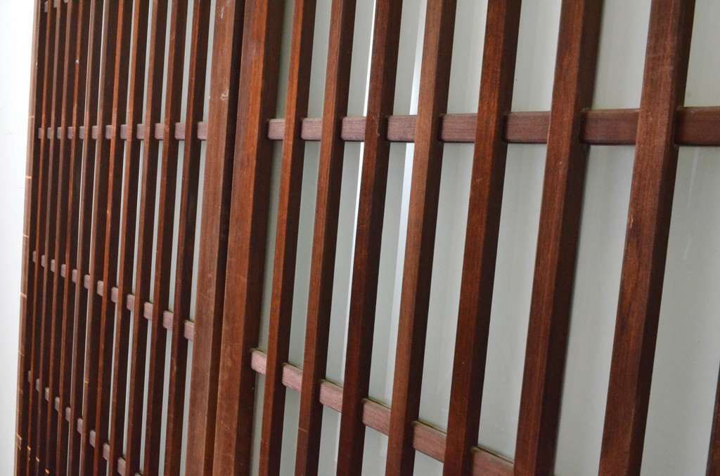 和製アンティーク　高級品!　ヒノキ材　腰板の飾り縁が素敵!　格子入りの背の高い玄関引き戸2枚セット(ガラス戸、格子戸、玄関戸、建具)(R-065077)