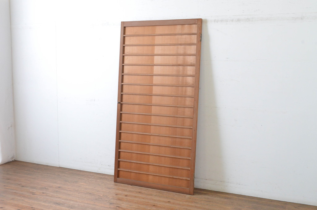 アンティーク建具　昭和初期　上手物!!　美しい柾目　真鍮つまみ付き　舞良戸扉1枚(まいらど、板戸、ドア)(R-065079)