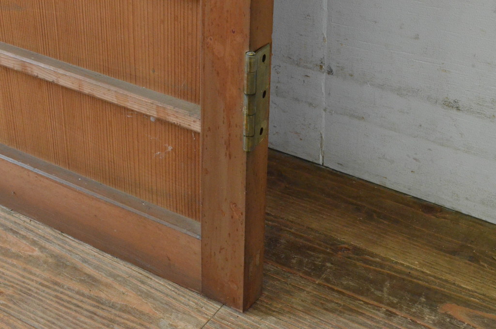 アンティーク建具　昭和初期　上手物!!　美しい柾目　真鍮つまみ付き　舞良戸扉1枚(まいらど、板戸、ドア)(R-065079)