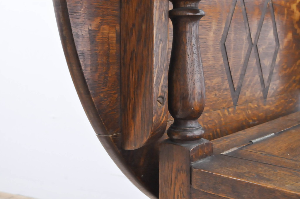 イギリスアンティーク　オーク材　ラウンド型のデザインが上品なモンクスベンチ(ブランケットボックス、サイドテーブル、サイドボード、英国)(R-065930)