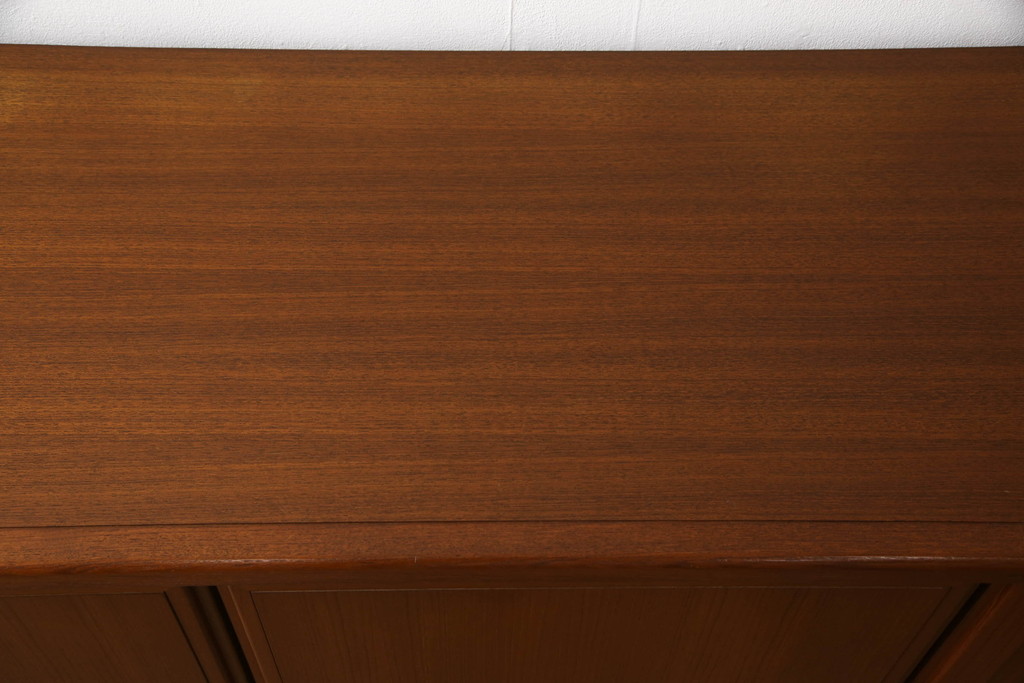 希少　和製ビンテージ　YAMAHA(ヤマハ、山葉)　チーク材　シャッター(蛇腹)　美しい色合いと曲線が魅力的なサイドボード(サイドキャビネット、収納棚、戸棚、ヴィンテージ)(R-061713)
