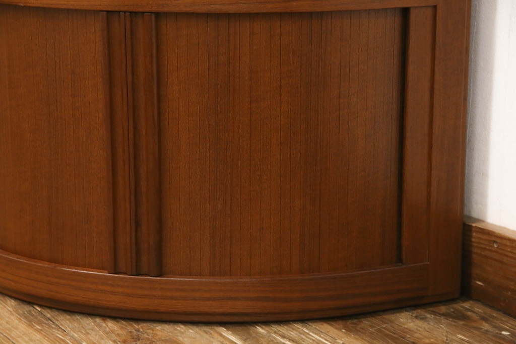 希少　和製ビンテージ　YAMAHA(ヤマハ、山葉)　チーク材　シャッター(蛇腹)　美しい色合いと曲線が魅力的なサイドボード(サイドキャビネット、収納棚、戸棚、ヴィンテージ)(R-061713)
