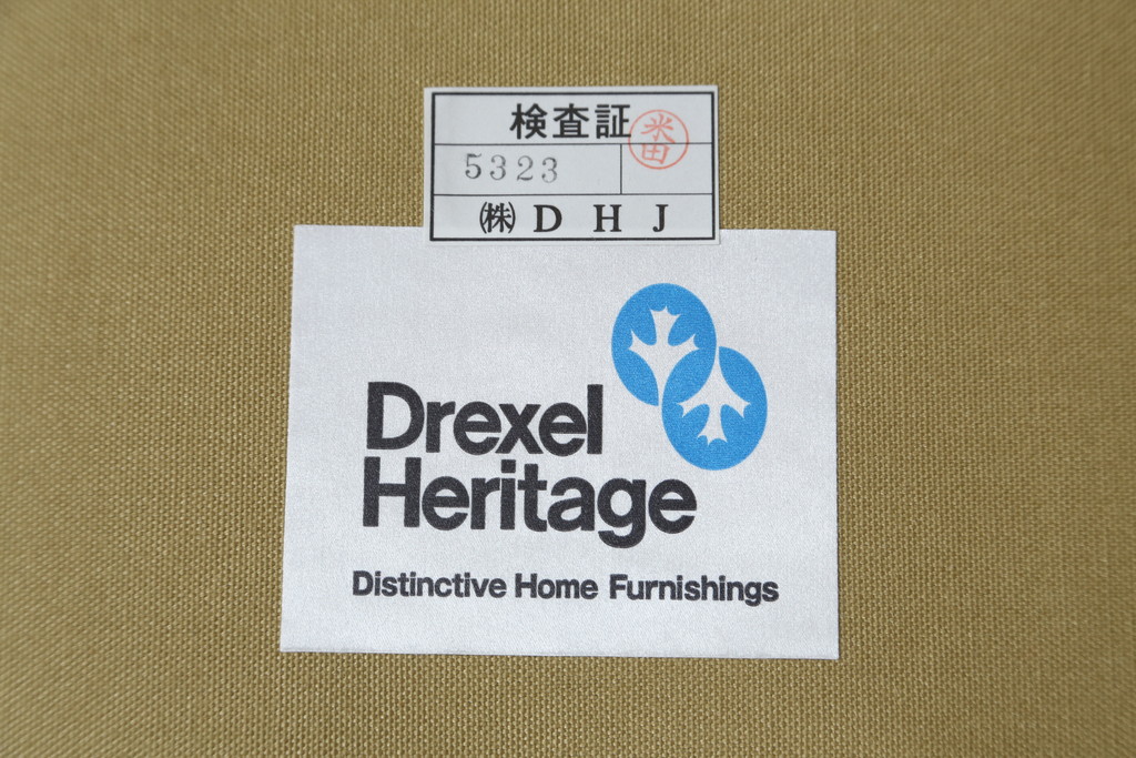 中古　美品!!　DREXEL HERITAGE(ドレクセルヘリテイジ)　クッション付き　エレガントな佇まいが美しい2人掛けソファ(ラブソファ、二人掛けソファ、2P、アームソファ)(R-066613)