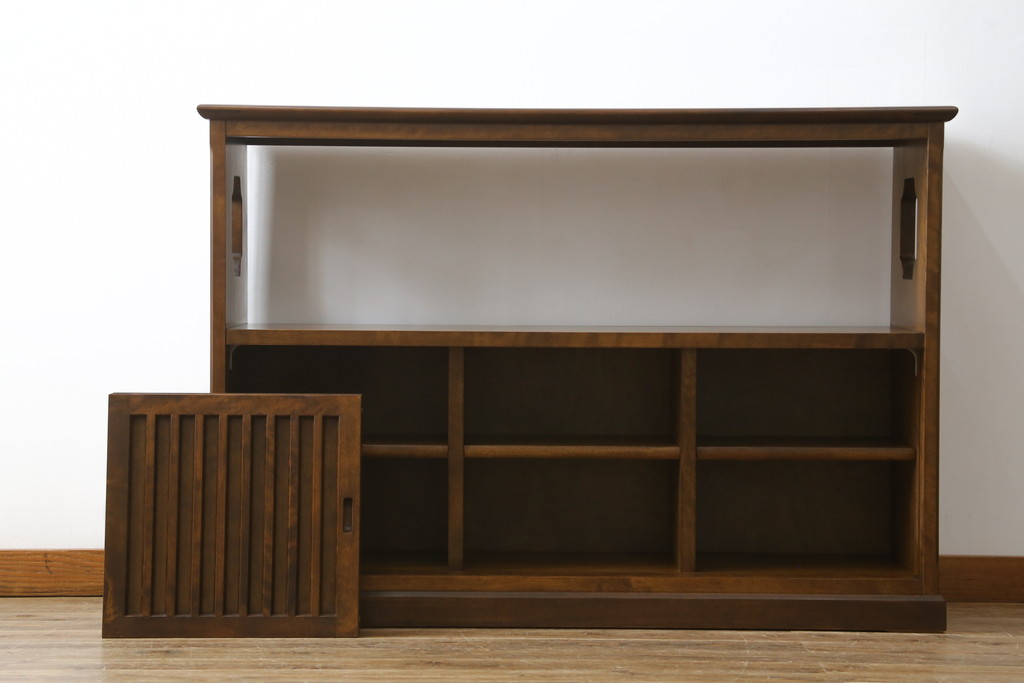 中古　美品!!　葉山ガーデン(Hayama Classic)　上質な和の空間を演出する格子引き戸の収納棚(食器棚、茶棚、戸棚)(R-075439)