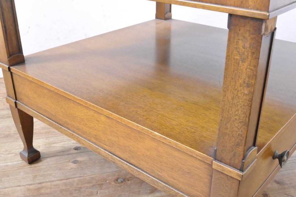 中古　DREXEL HERITAGE(ドレクセルヘリテイジ)　Triune(トライユン)シリーズ　すっきりした佇まいのエンドテーブル(サイドテーブル、ナイトテーブル、飾り台)(R-065861)