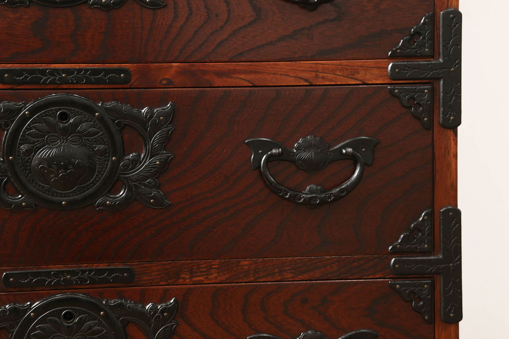 中古　美品　岩谷堂箪笥　堂々とした佇まいの整理箪笥(和たんす、引き出し、チェスト)(R-053517)