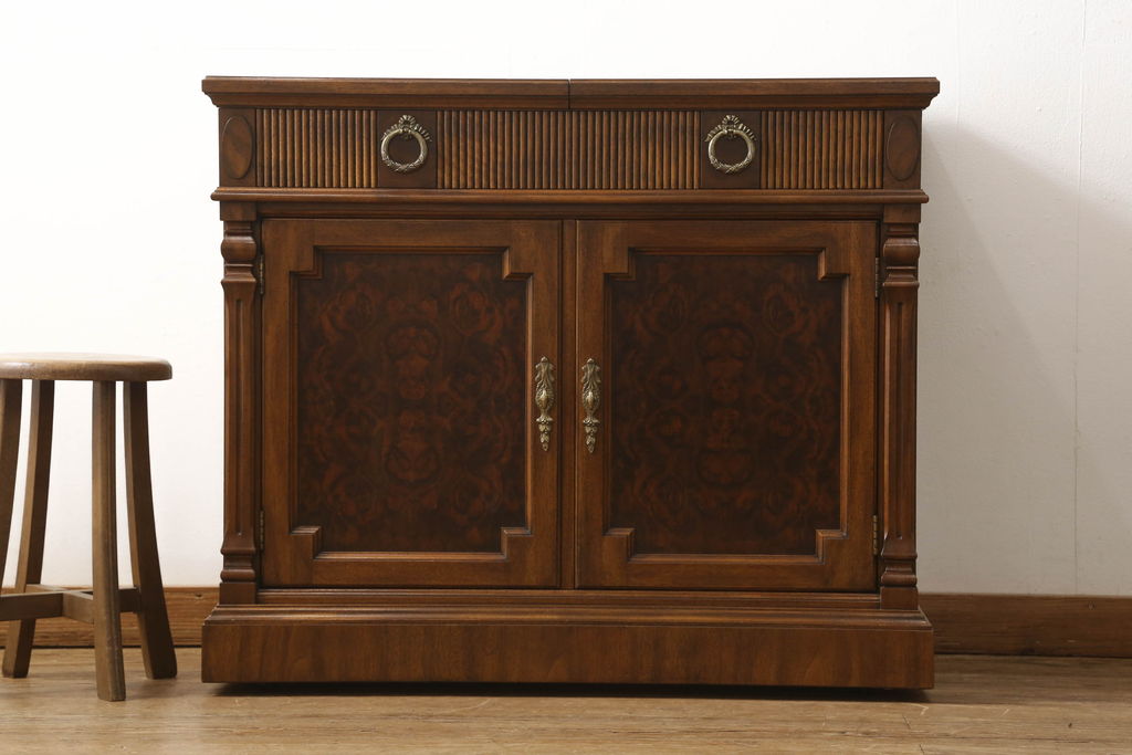 中古　美品　DREXEL HERITAGE(ドレクセルヘリテイジ)　Cameo Classics(キャメオクラシックス)　エレガントな佇まいのサーバー(定価約73万円)(サイドボード、キャビネット)(R-058519)
