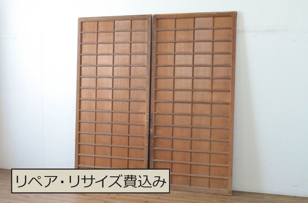 アンティーク建具　背が高い!!　美しい柾目が魅力のマス目格子板戸2枚セット(きつね格子、狐格子、格子戸、板戸、引き戸、升目)(R-065081)