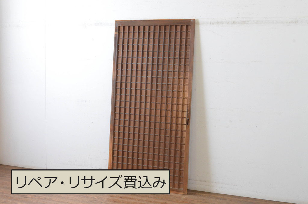 アンティーク建具　上手物!　美しい柾目が魅力のマス目格子板戸1枚(きつね格子、狐格子、格子戸、板戸、引き戸、升目)(R-065082)