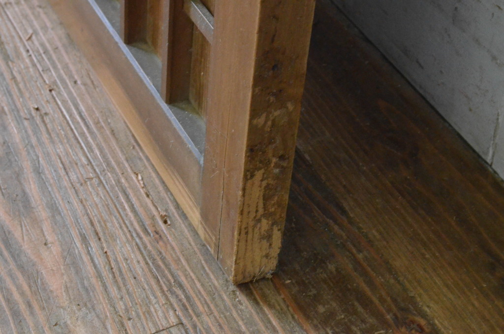 アンティーク建具　上手物!　美しい柾目が魅力のマス目格子板戸1枚(きつね格子、狐格子、格子戸、板戸、引き戸、升目)(R-065082)