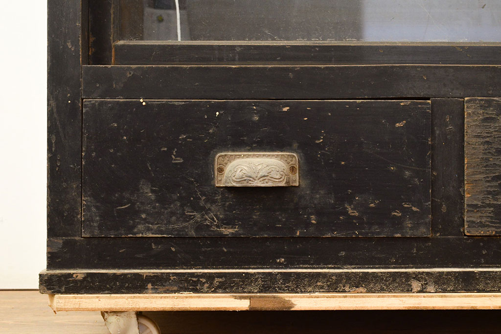 アンティーク家具　シックな黒塗りサイドボード(飾り棚)(R-036573)