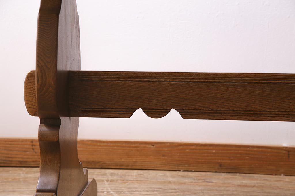 ヴィンテージ家具　イギリスビンテージ　ERCOL(アーコール)　エルム材　クラシカルな印象のダイニングテーブル(リフェクトリーテーブル)(R-044896)