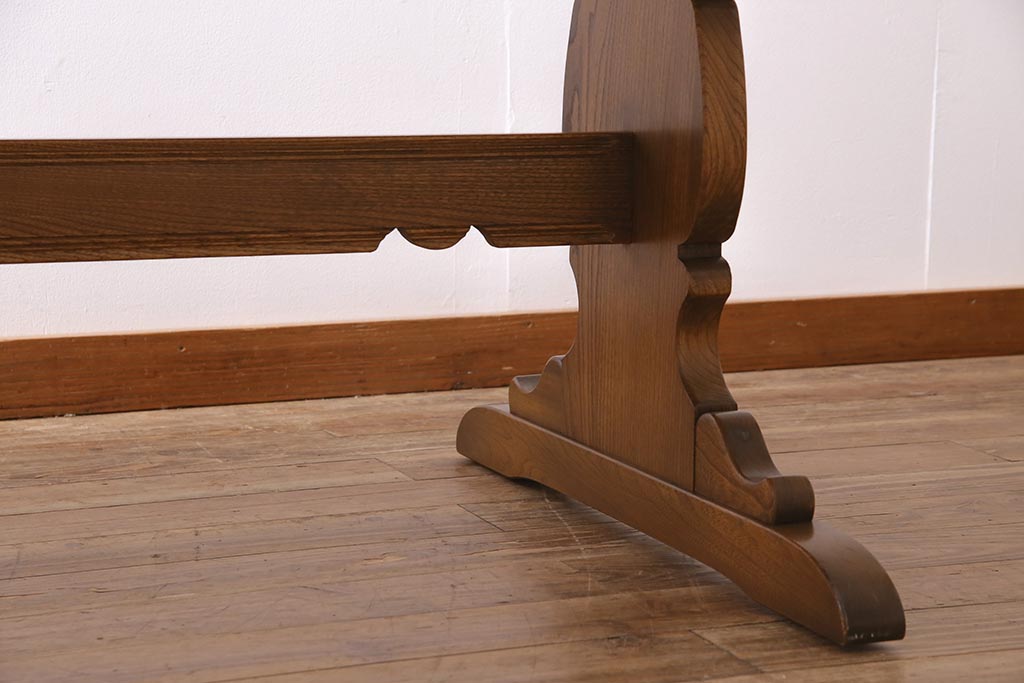 ヴィンテージ家具　イギリスビンテージ　ERCOL(アーコール)　エルム材　クラシカルな印象のダイニングテーブル(リフェクトリーテーブル)(R-044896)