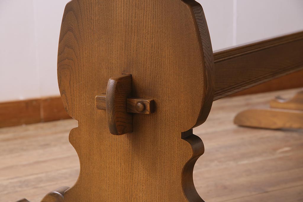 ヴィンテージ家具　イギリスビンテージ　ERCOL(アーコール)　エルム材　クラシカルな印象のダイニングテーブル(リフェクトリーテーブル)(R-044896)