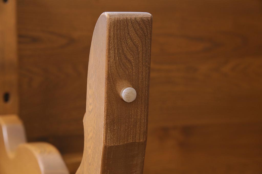 ヴィンテージ家具　イギリスビンテージ　ERCOL(アーコール)　エルム材　クラシカルな印象のダイニングテーブル(リフェクトリーテーブル)(R-044896)