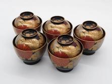 輪島塗　蒔絵　吸物椀　金彩の艶やかなデザインが見事なお椀5客セット(菊、牡丹、花、木製、漆器、漆芸、金彩、和食器、蓋付き)(R-079643)
