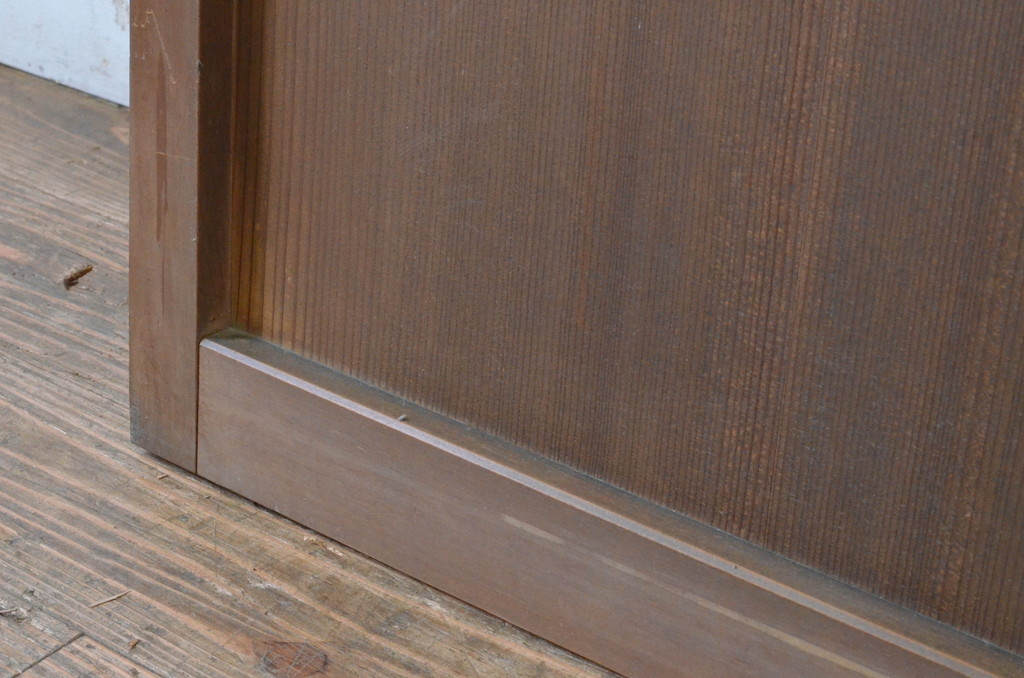 アンティーク建具　上手物!!　美しい柾目　つまみ付き　板戸扉1枚(舞良戸、帯戸、ドア)(R-065084)