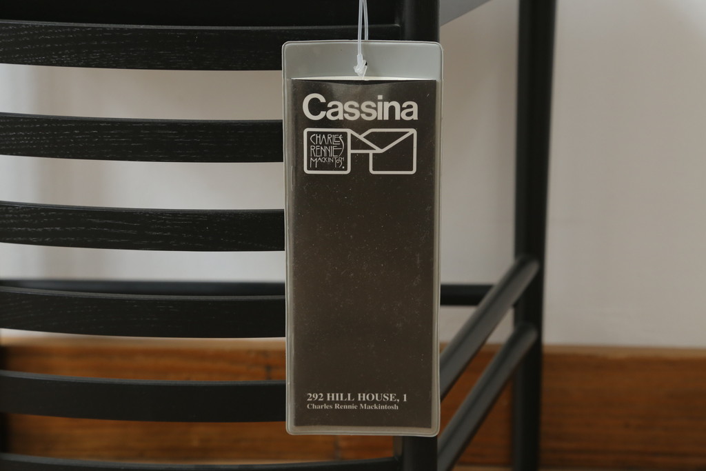 中古　展示品　美品　Cassina(カッシーナ)　292　HILL HOUSE,1(ヒルハウス1)　CHARLES RENNIE MACKINTOSH(チャールズ・レニー・マッキントッシュ)　スタイリッシュでモダンなデザインが格好良いラダーバックチェア(椅子、イス、ダイニングチェア)(定価約47万3千円)(R-074544)