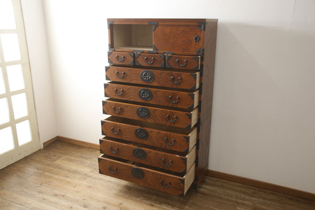 中古　美品　岩谷堂箪笥　見事な金具と美しい杢目が魅力の重ね箪笥(引き出し、衣装箪笥、収納タンス、洋服箪笥)(R-060181)