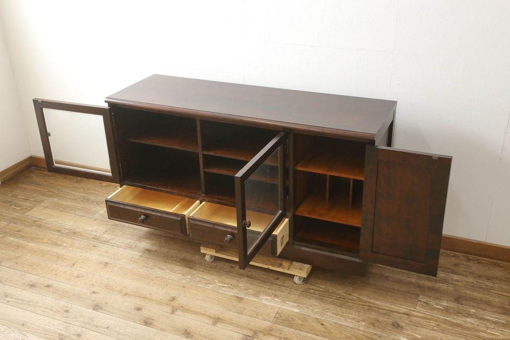 中古　美品　北海道民芸家具　和洋どちらにも合うシックなサイドボード(引き出し、リビングボード、収納棚、戸棚、テレビボード、AVキャビネット、TV、テレビ台)(R-060264)