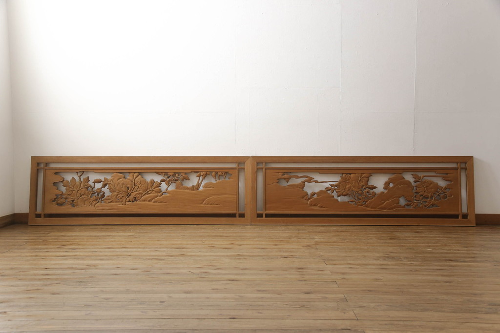 アンティーク建具　在銘　彫武　生き生きとした牡丹と鶏が描かれた彫刻欄間2枚セット(明かり取り、明り取り)(R-056203)
