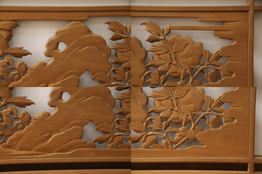 アンティーク建具　在銘　彫武　生き生きとした牡丹と鶏が描かれた彫刻欄間2枚セット(明かり取り、明り取り)(R-056203)