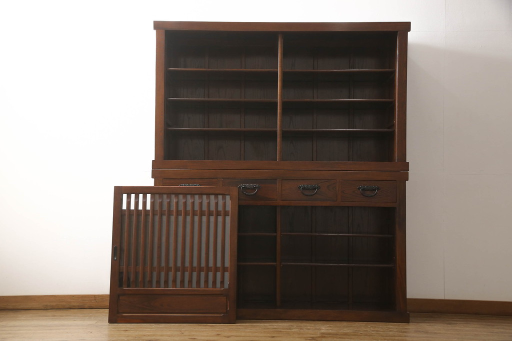 中古　美品　ニレ材　和の空間に取り入れたいシックな二段重ね水屋箪笥(キャビネット、食器棚、戸棚、収納棚、重ね戸棚)(R-063867)