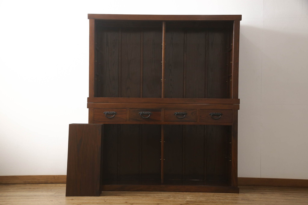 中古　美品　ニレ材　和の空間に取り入れたいシックな二段重ね水屋箪笥(キャビネット、食器棚、戸棚、収納棚、重ね戸棚)(R-063867)