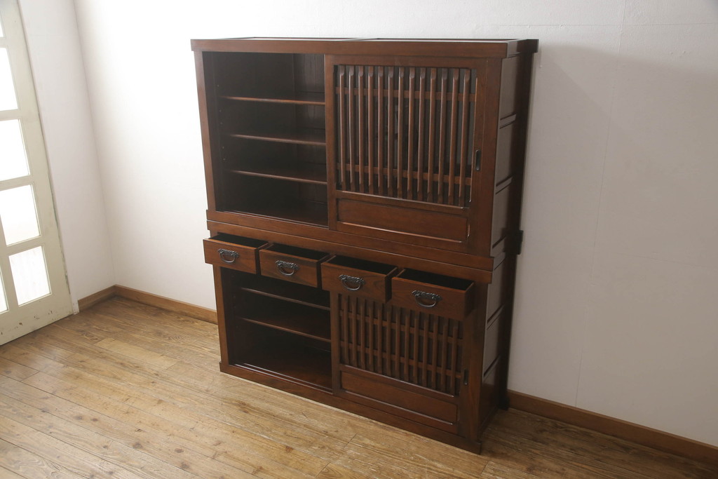 中古　美品　ニレ材　和の空間に取り入れたいシックな二段重ね水屋箪笥(キャビネット、食器棚、戸棚、収納棚、重ね戸棚)(R-063867)