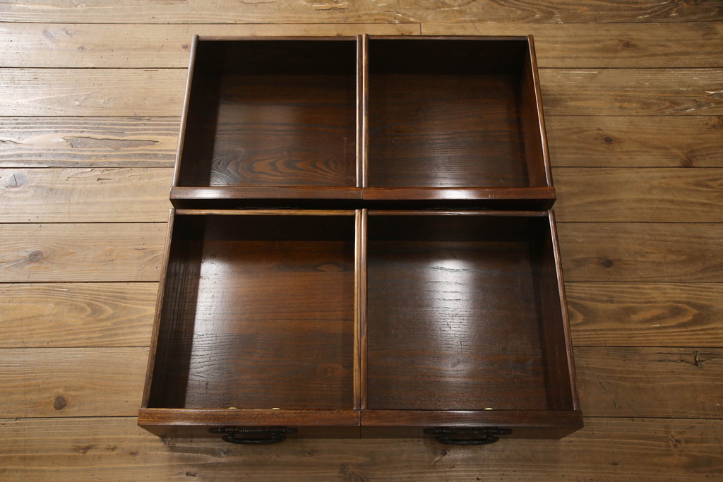 中古　美品　ニレ材　和の空間に取り入れたいシックな二段重ね水屋箪笥(キャビネット、食器棚、戸棚、収納棚、重ね戸棚)(R-063867)