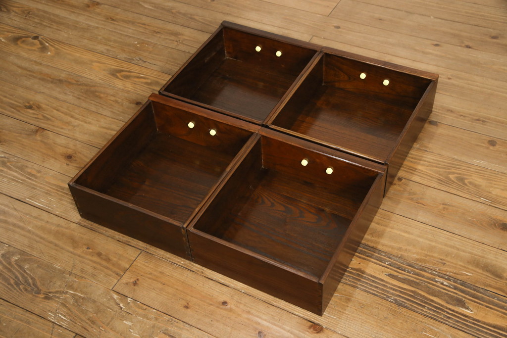 中古　美品　ニレ材　和の空間に取り入れたいシックな二段重ね水屋箪笥(キャビネット、食器棚、戸棚、収納棚、重ね戸棚)(R-063867)