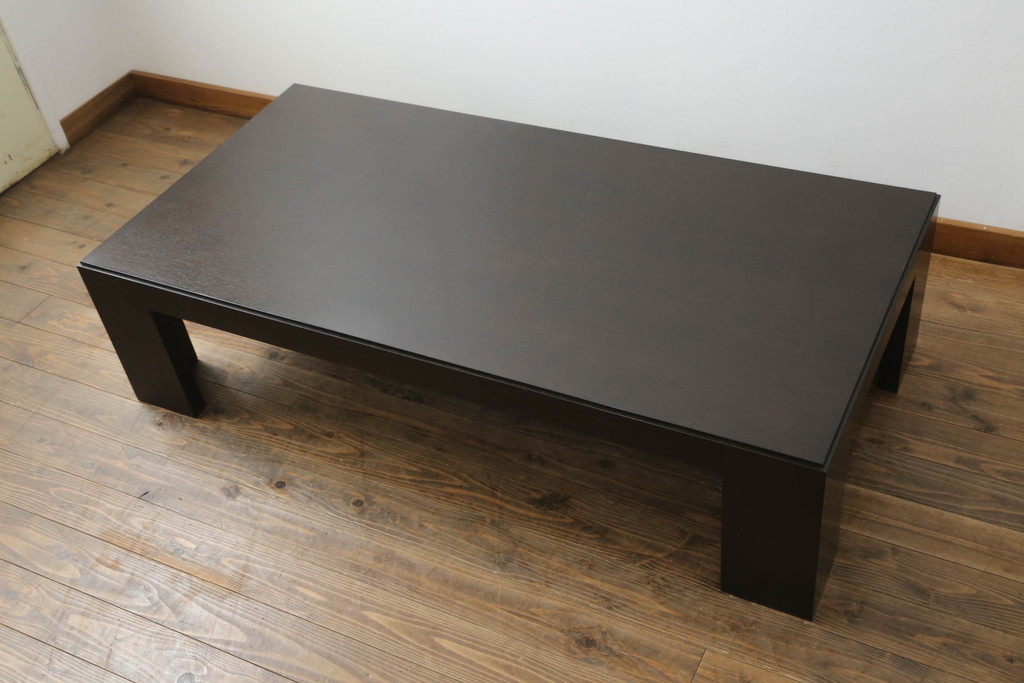 中古　超美品　Cassinaixc.(カッシーナイクスシー)　IXC. R&D(イクスシー.R&D)　シェルト(SCELTO)　シンプルなデザインが美しい重厚感あるローテーブル(センターテーブル、リビングテーブル、座卓)(定価約43万円)(R-067655)