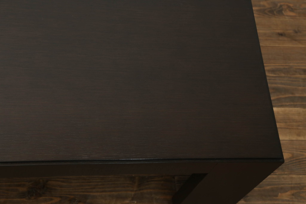 中古　超美品　Cassinaixc.(カッシーナイクスシー)　IXC. R&D(イクスシー.R&D)　シェルト(SCELTO)　シンプルなデザインが美しい重厚感あるローテーブル(センターテーブル、リビングテーブル、座卓)(定価約43万円)(R-067655)