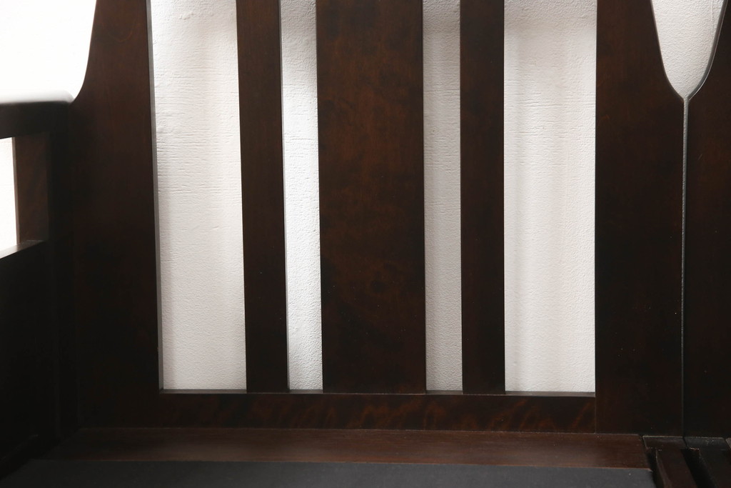 中古　北海道民芸家具　直線的なシルエットと落ち着いた色合いが素敵な2人掛けソファ(二人掛け、2P、アームソファ)(R-064667)