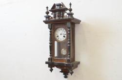 アンティーク時計　ドイツ　JUNGHANS(ユンハンス)社　クラシカルな意匠が素敵な掛け時計(柱時計、古時計、振り子時計)(R-072200)