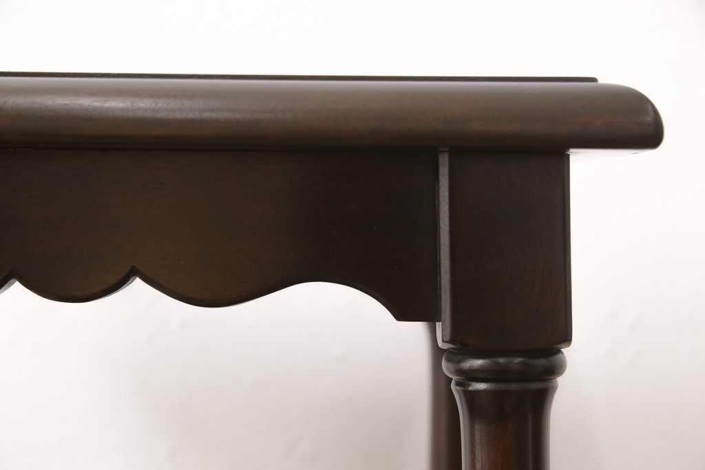 中古　北海道民芸家具　シックな雰囲気が素敵なサイドテーブル(花台	、ナイトテーブル)(R-052550)