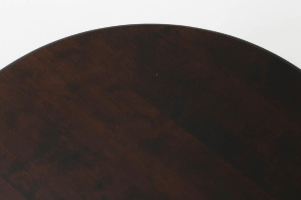 中古　美品　松本民芸家具　クラシカルな雰囲気が漂うC型丸卓(ラウンドテーブル、丸テーブル、コーヒーテーブル、カフェテーブル、サイドテーブル)(定価約18万円)(R-073233)