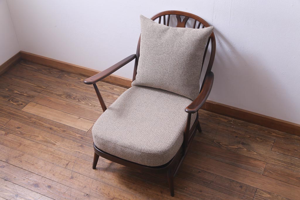 ヴィンテージ家具　イギリスビンテージ　ERCOL(アーコール)　ゆったりと座れる憩いのイージーチェア(ラウンジチェア、一人掛けソファ)(2)